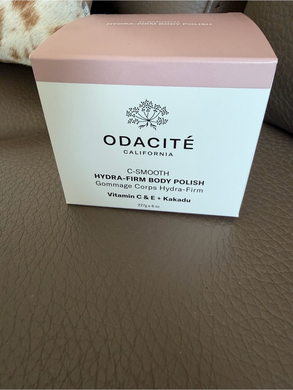 New Odacite C-Smooth Hydra-Firm Body Polish — Pink/White